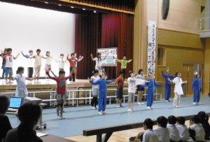 人にやさしくみんな仲間予行 (48)