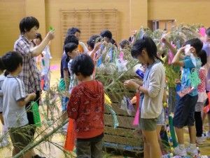 七夕かざりづくり (5)