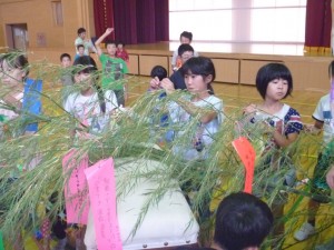 七夕かざりづくり (19)